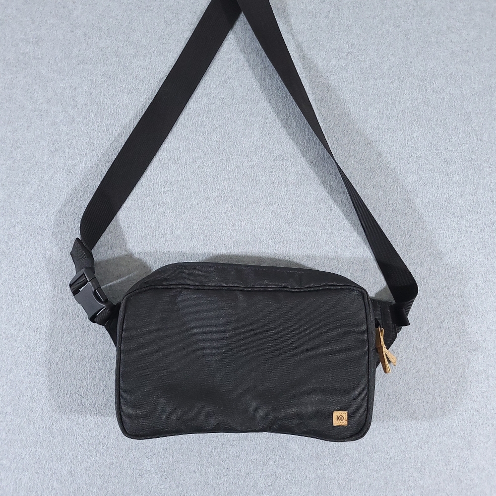 TENTREE Mobius Hip Pack Black Buckle Closure Recycled Polyester Ykk Zippers
